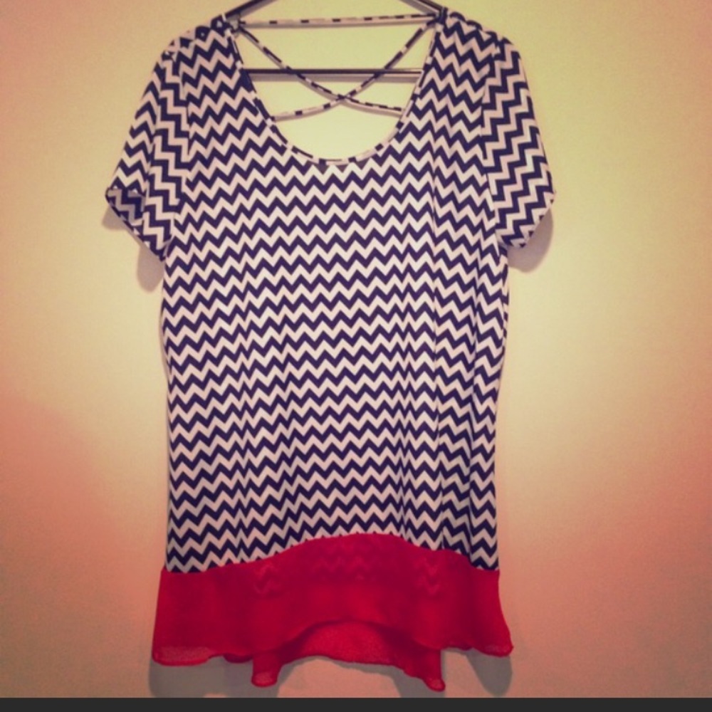 Signature Studio, XL chevron blouse cute back!
